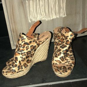 COMFORTABLE Leopard Print Wedges!